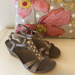 Comfort dress sandals
